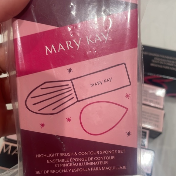 Mary Kay Make-Up Bundle - Picture 4 of 7